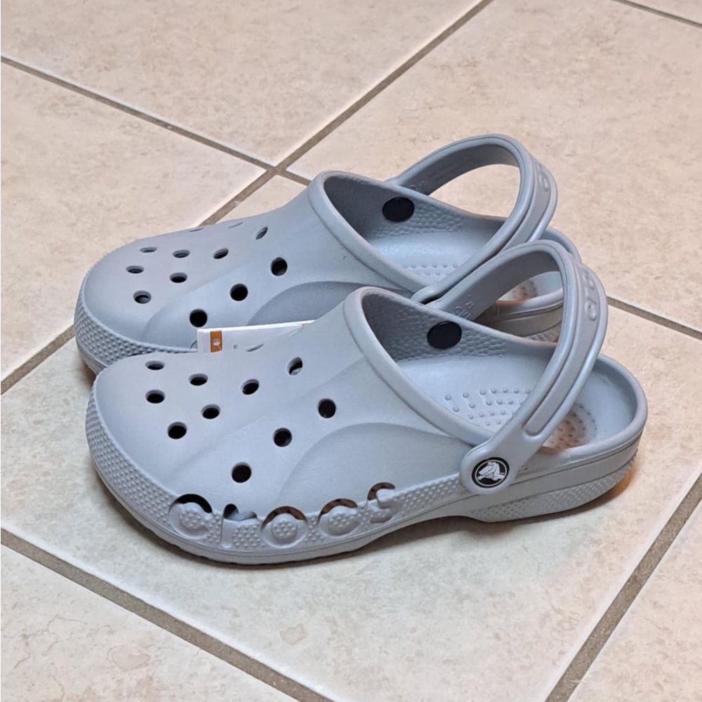Crocs Classic Baya Croc - Women's size 7 / Men's size 5